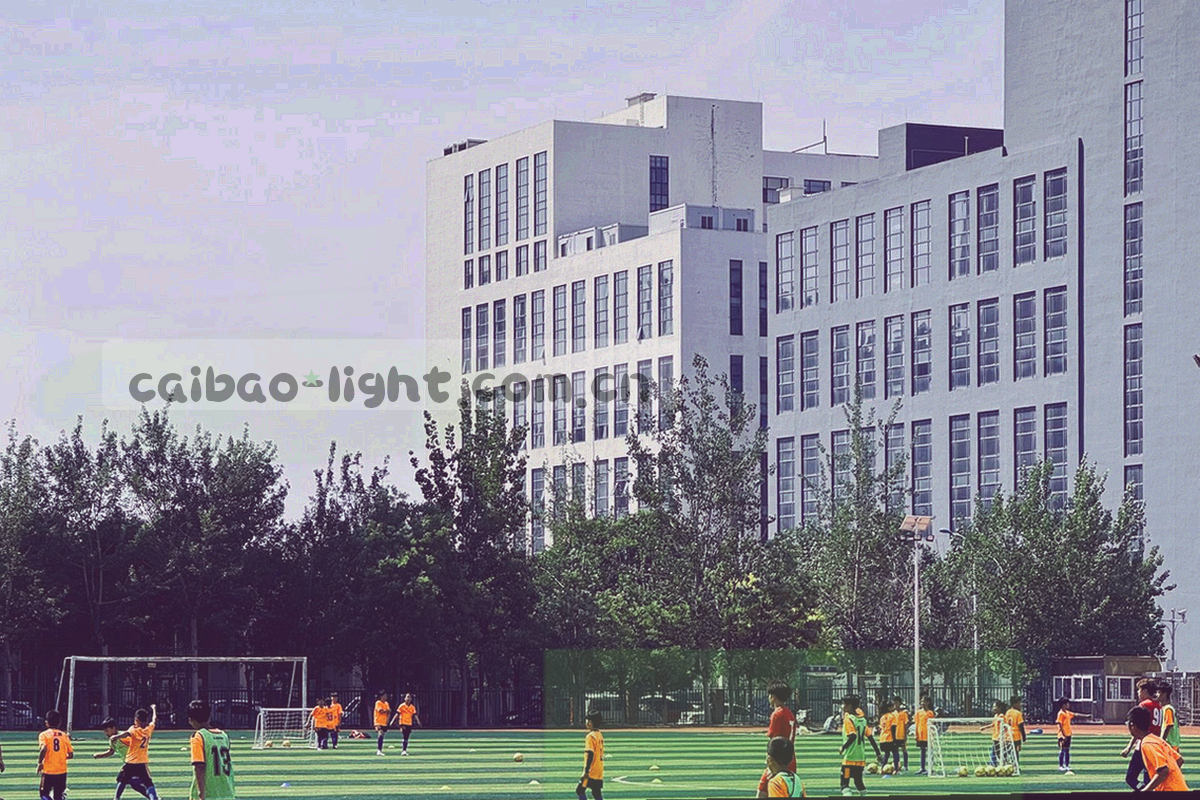 不同尺寸的屏幕轮廓在暗色背景上层层退远的抽象构图